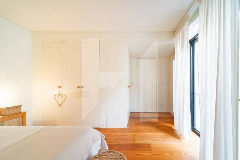 Moradia T4 em Belém com pátios e estacionamento | Condomínio privado