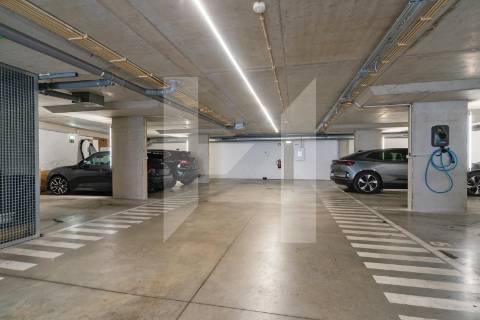 Moradia T4 em Belém com pátios e estacionamento | Condomínio privado