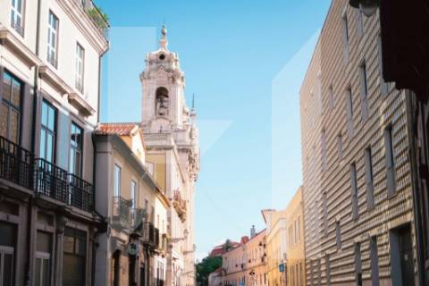 T2 em zona histórica de Lisboa – 100 m²