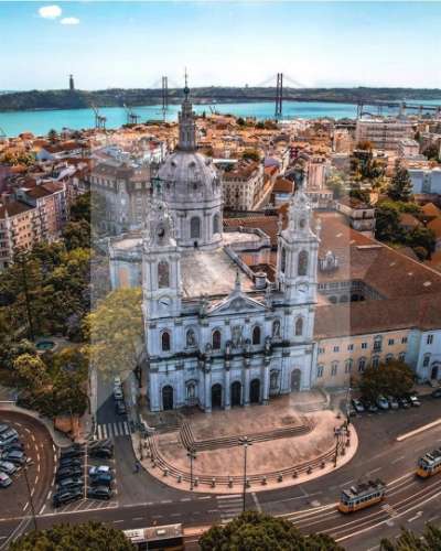 T2 em zona histórica de Lisboa – 100 m²