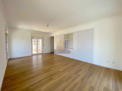 Apartamento T3 DUPLEX Venda em Algueirão-Mem Martins,Sintra