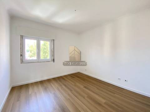 Apartamento T3 DUPLEX Venda em Algueirão-Mem Martins,Sintra