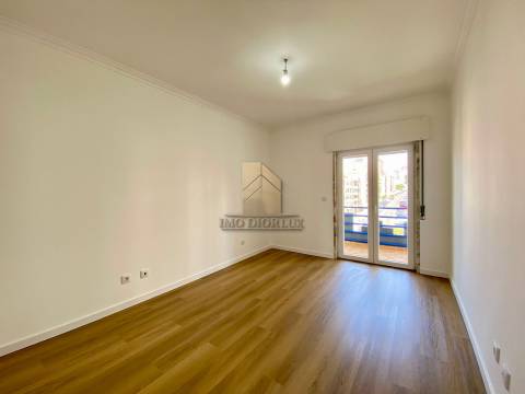 Apartamento T3 DUPLEX Venda em Algueirão-Mem Martins,Sintra