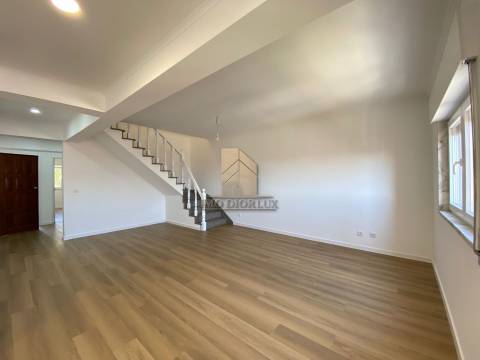 Apartamento T3 DUPLEX Venda em Algueirão-Mem Martins,Sintra