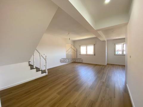 Apartamento T3 DUPLEX Venda em Algueirão-Mem Martins,Sintra