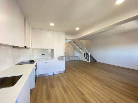 Apartamento T3 DUPLEX Venda em Algueirão-Mem Martins,Sintra