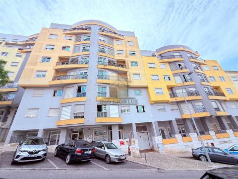 Garagem  Arrendamento em Mina de Água,Amadora