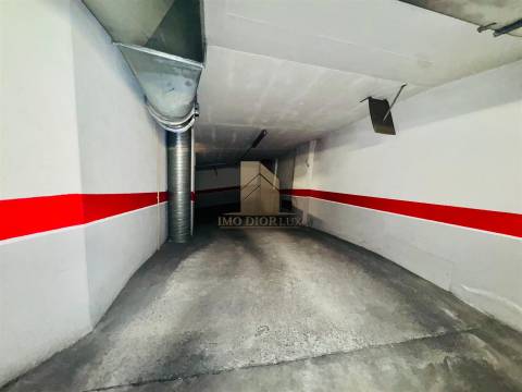 Garagem  Arrendamento em Mina de Água,Amadora