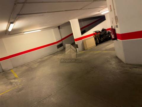 Garagem  Arrendamento em Mina de Água,Amadora