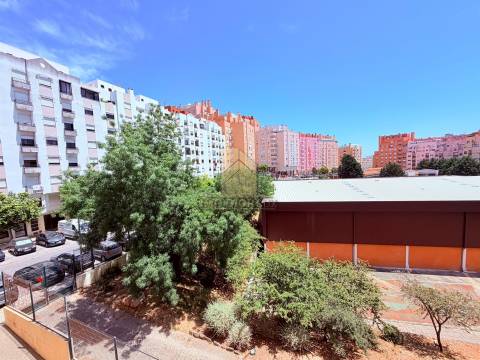 Apartamento T2 Venda em Rio de Mouro,Sintra