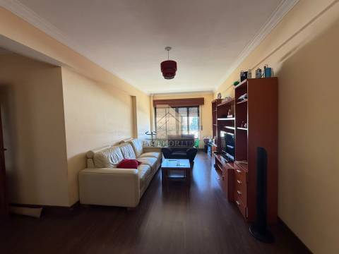 Apartamento T2 Venda em Rio de Mouro,Sintra