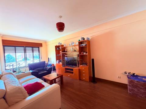 Apartamento T2 Venda em Rio de Mouro,Sintra