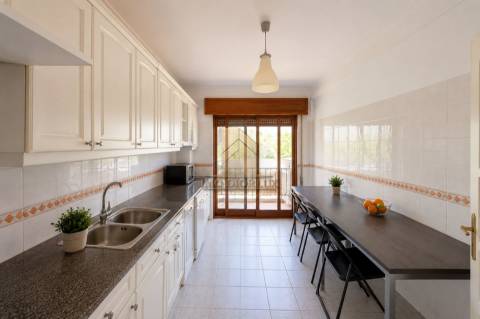 Apartamento T2 Venda em Rio de Mouro,Sintra