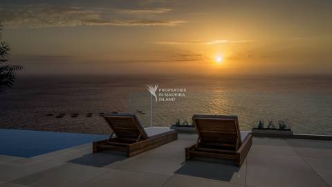 Luxuosa Moradia Unifamiliar T4 | Térrea | inserida no Condomínio "Ocean Residences" | Freguesia do A