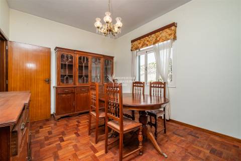 Moradia T4 | Estilo Tradicional Madeirense | Isolada | Achada | São Pedro | Funchal |