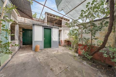 Moradia T4, Isolada, 2 andares, R/C Serviços, 1º Andar Habitação