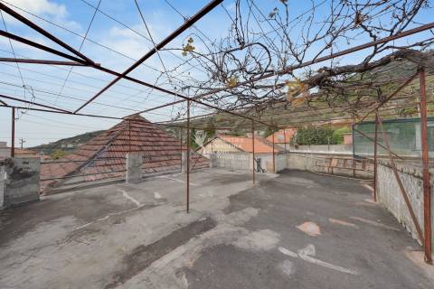 Moradia T4, Isolada, 2 andares, R/C Serviços, 1º Andar Habitação