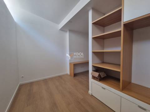 Loja em Lisboa, Junto ao El Corte Inglês, com várias montras