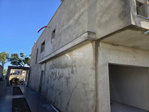 Moradia Geminada T3 Venda em Fernão Ferro,Seixal