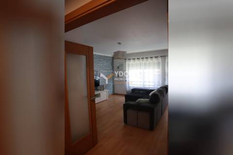 Excelente T3 no Alto do Seixalinho, com Garagem e Excelente espaço exterior