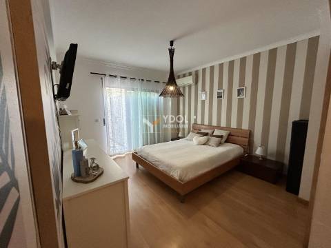 Excelente T3 no Alto do Seixalinho, com Garagem e Excelente espaço exterior