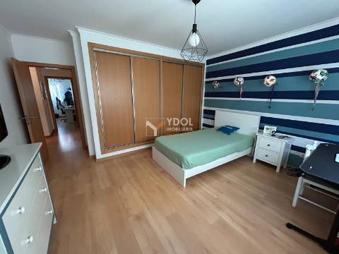 Excelente T3 no Alto do Seixalinho, com Garagem e Excelente espaço exterior