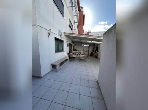Excelente T3 no Alto do Seixalinho, com Garagem e Excelente espaço exterior