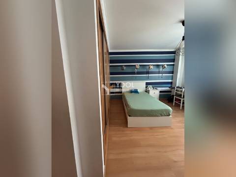 Excelente T3 no Alto do Seixalinho, com Garagem e Excelente espaço exterior