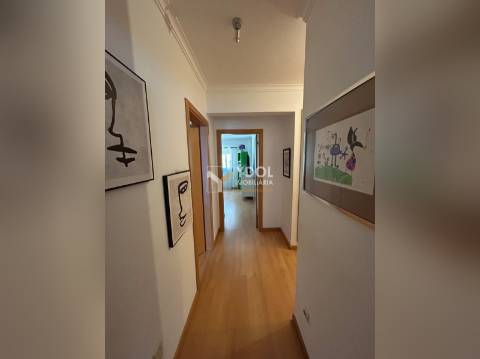 Excelente T3 no Alto do Seixalinho, com Garagem e Excelente espaço exterior