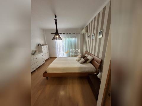 Excelente T3 no Alto do Seixalinho, com Garagem e Excelente espaço exterior