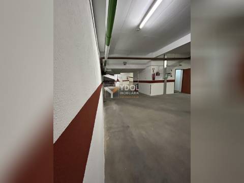 Excelente T3 no Alto do Seixalinho, com Garagem e Excelente espaço exterior