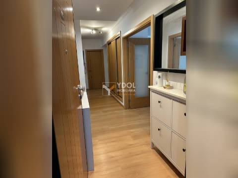 Excelente T3 no Alto do Seixalinho, com Garagem e Excelente espaço exterior