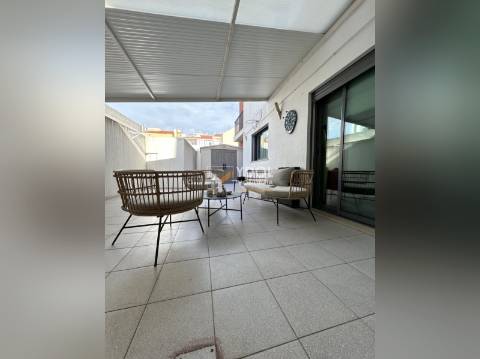 Excelente T3 no Alto do Seixalinho, com Garagem e Excelente espaço exterior