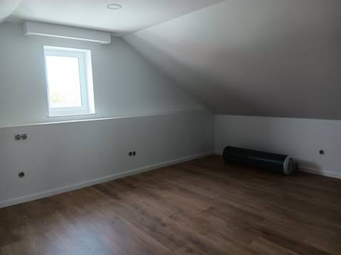 Moradia T2+1 - Remodelada - Eixo, Aveiro