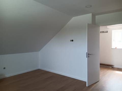 Moradia T2+1 - Remodelada - Eixo, Aveiro