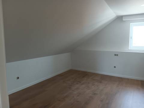 Moradia T2+1 - Remodelada - Eixo, Aveiro