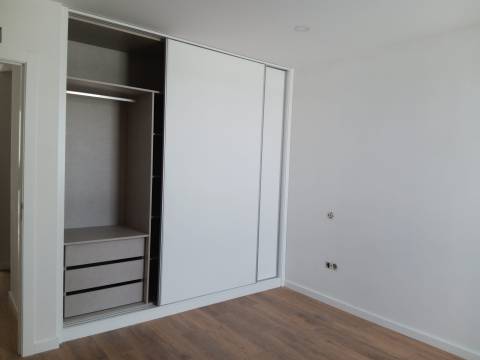 Moradia T2+1 - Remodelada - Eixo, Aveiro