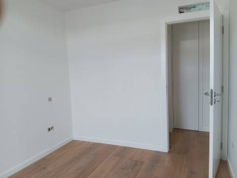 Moradia T2+1 - Remodelada - Eixo, Aveiro