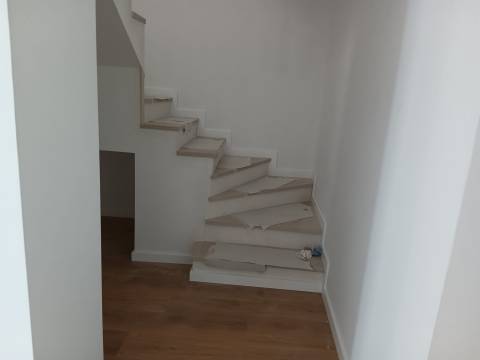 Moradia T2+1 - Remodelada - Eixo, Aveiro