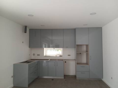 Moradia T2+1 - Remodelada - Eixo, Aveiro