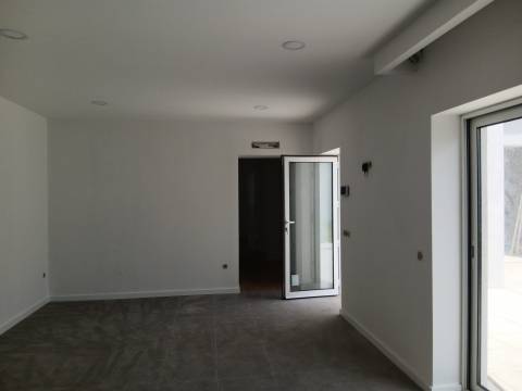 Moradia T2+1 - Remodelada - Eixo, Aveiro