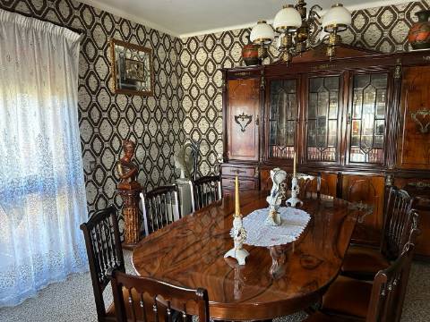 Moradia T4 com terreno no Troviscal