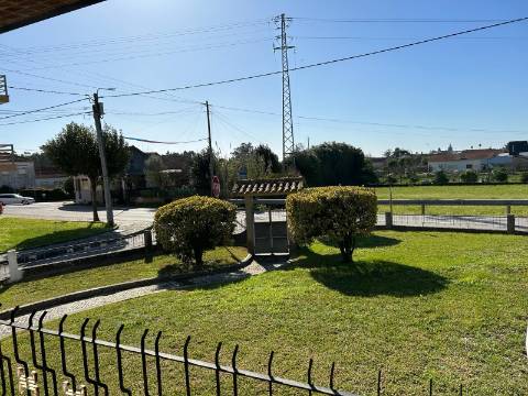 Moradia T4 com terreno no Troviscal
