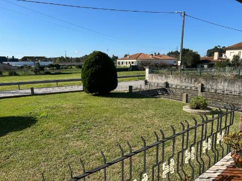 Moradia T4 com terreno no Troviscal