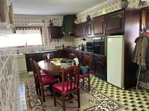 Moradia T4 com terreno no Troviscal