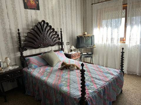 Moradia T4 com terreno no Troviscal