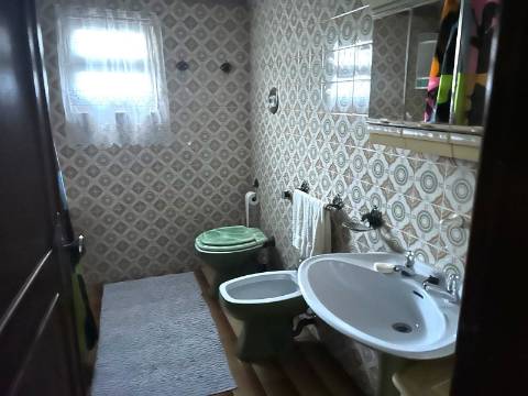 Moradia T4 com terreno no Troviscal