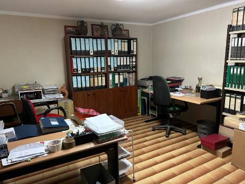 Moradia T4 com terreno no Troviscal