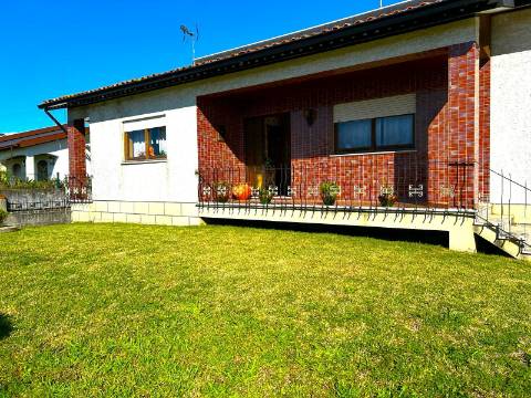 Moradia T4 com terreno no Troviscal