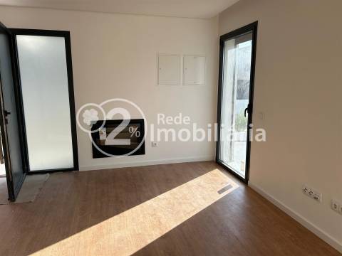 Moradia T4 nova em Azurva